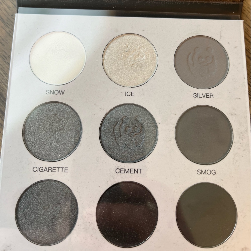 DE'LANCI Panda Eyeshadow Palette - Picture 3 of 4